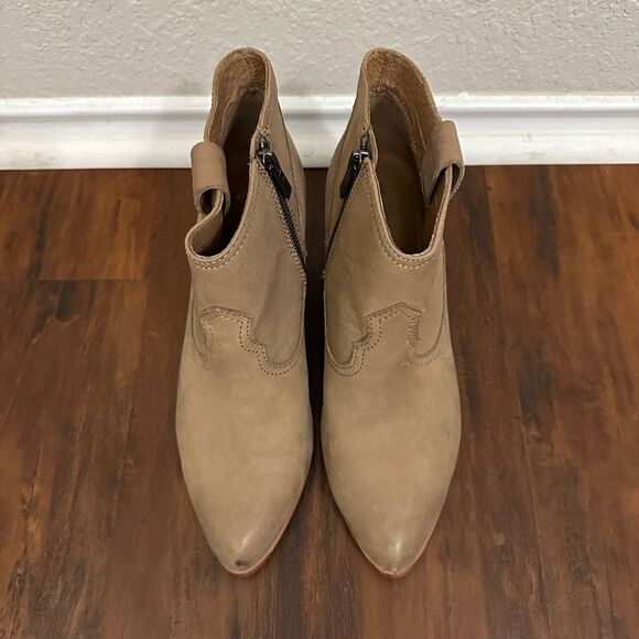 FRYE Reina Heeled Western Ankle Bootie in Ash Leather - Picture 3 of 13